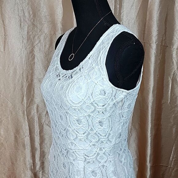 Banana Republic White Flower Lace Sheath Dress - Picture 12 of 16